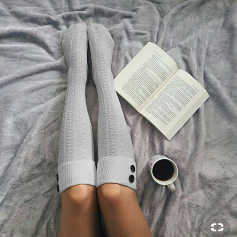 Plain cotton socks with buttons