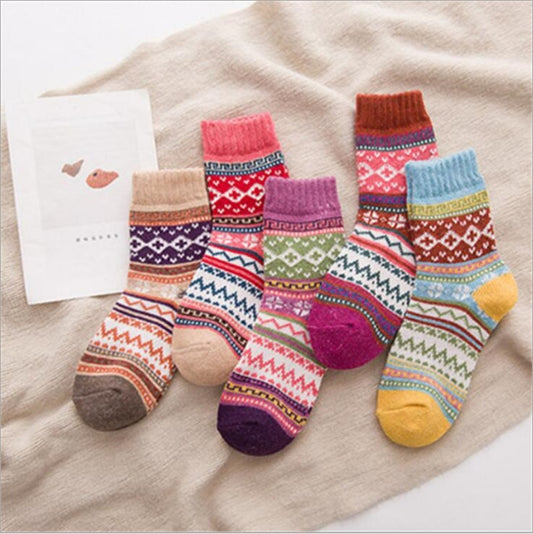 Design ethnique pour des chaussettes en cachemire