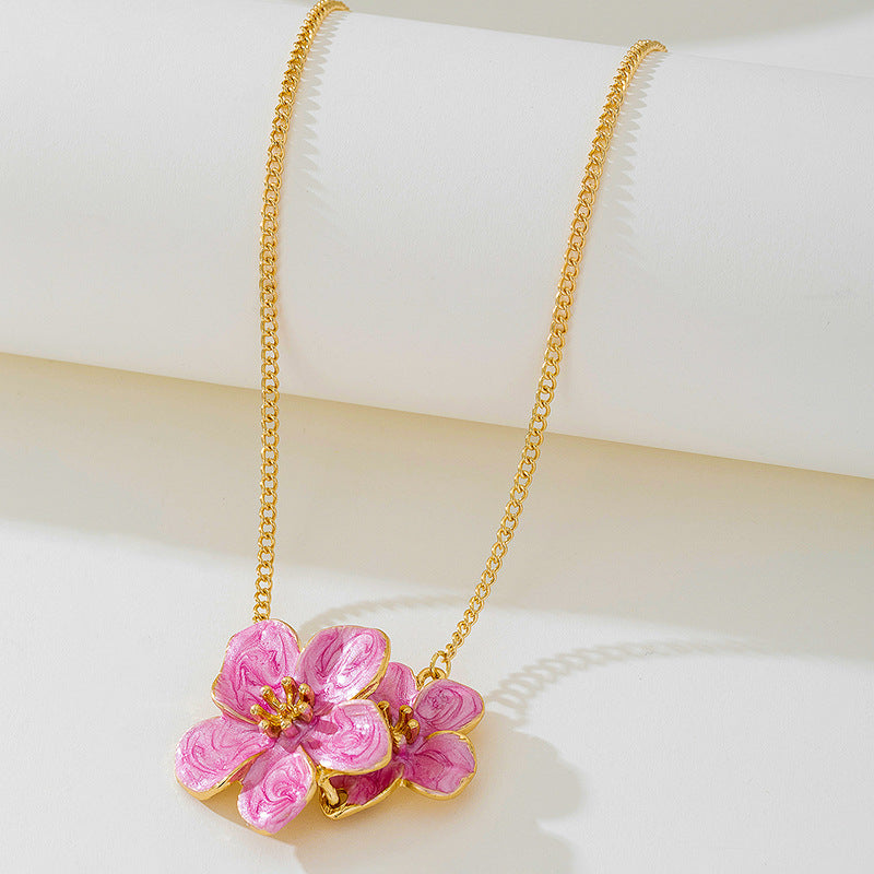 Collier pendentif fleur colorée émaillée élégant