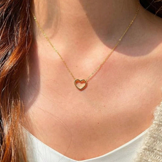 Collier pour femme à cœur évidé minimaliste et tendance, avec un design original