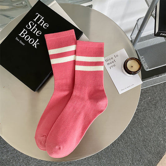 Chaussettes mi-mollet pour femmes avec deux bandes.