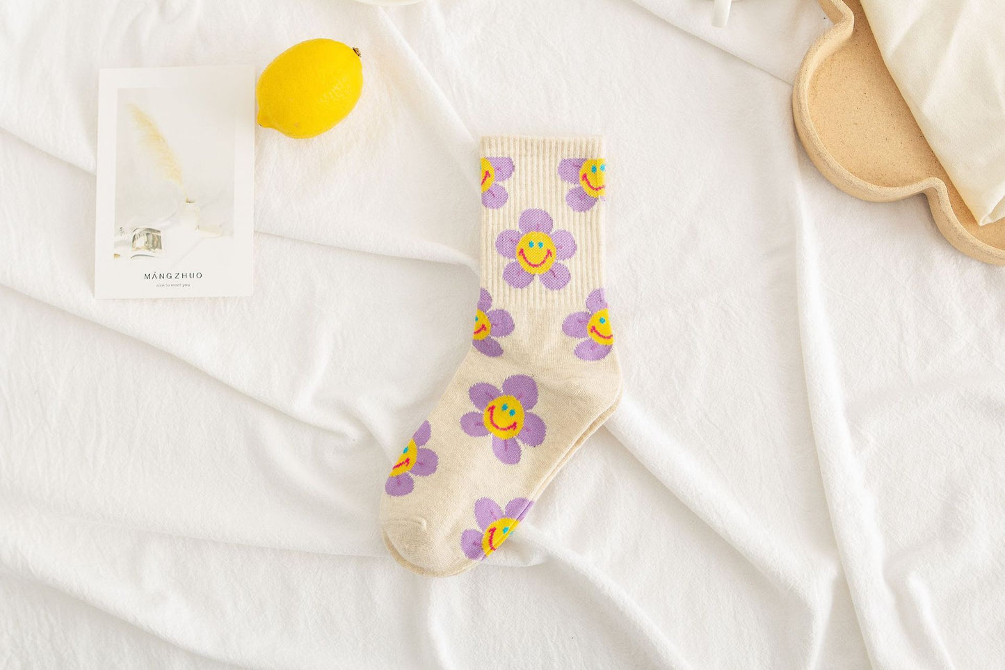 La traduction en français de "Socks Women's Smiling Flower FemalChaussettes Femmes Fleur Souriante Chaussettes Femmes Tournesol Chaussettes Jacquard